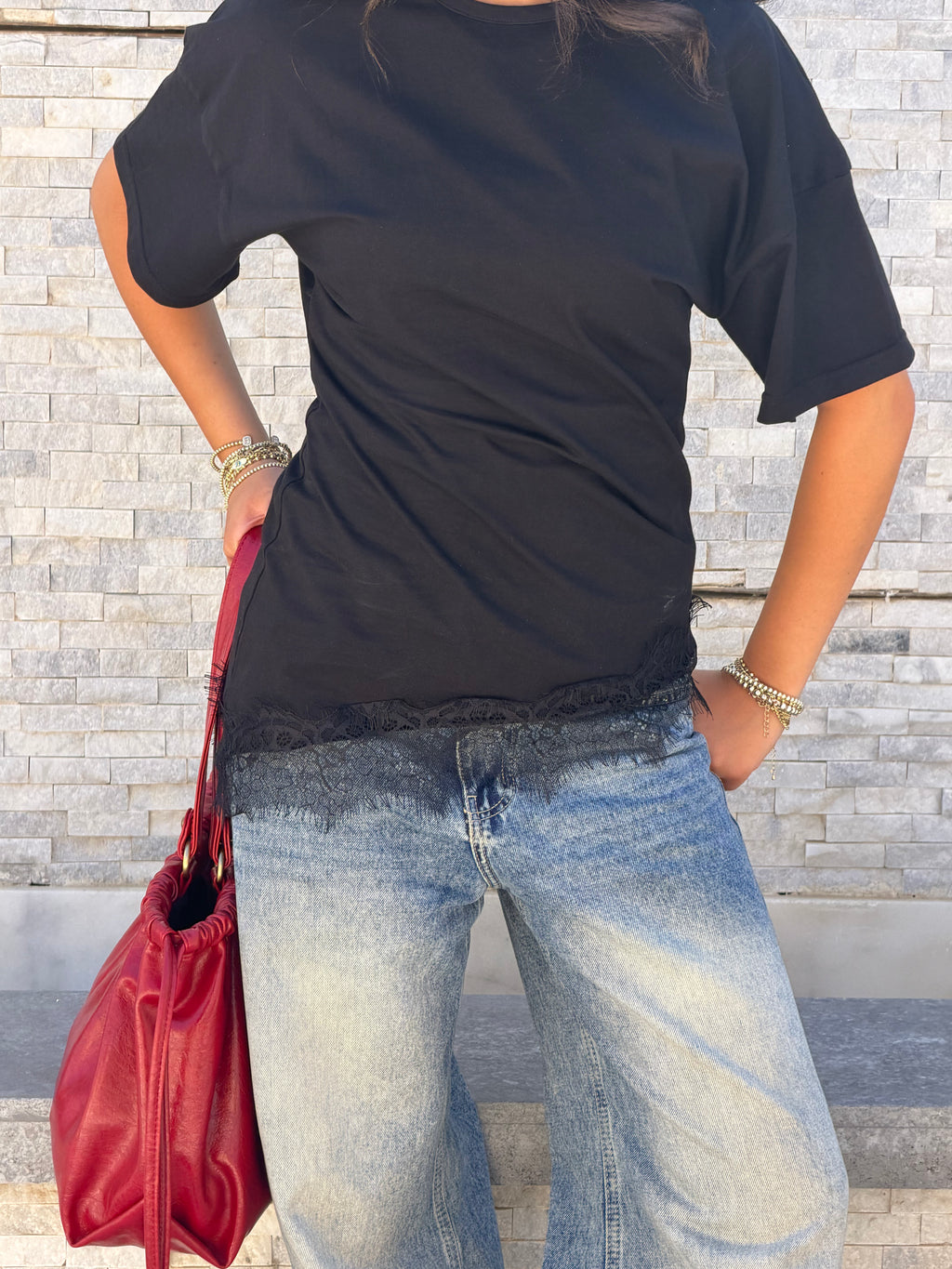 Waist-fitted lace tee.