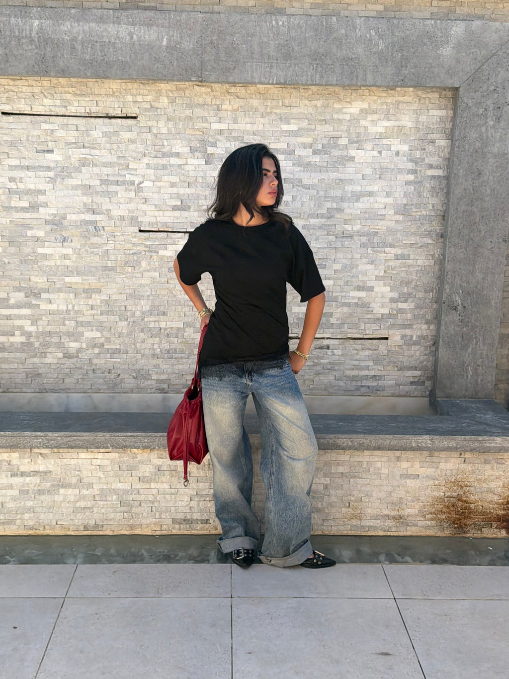 Waist-fitted lace tee.