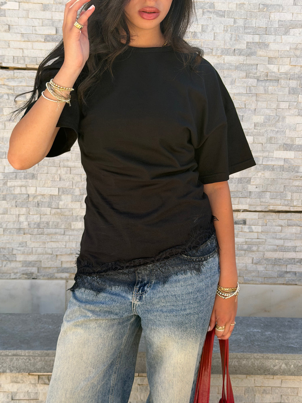 Waist-fitted lace tee.