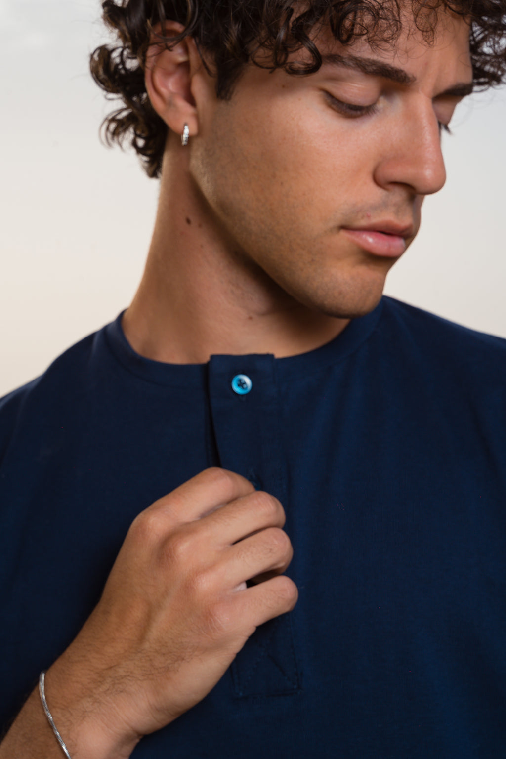Henley-tee