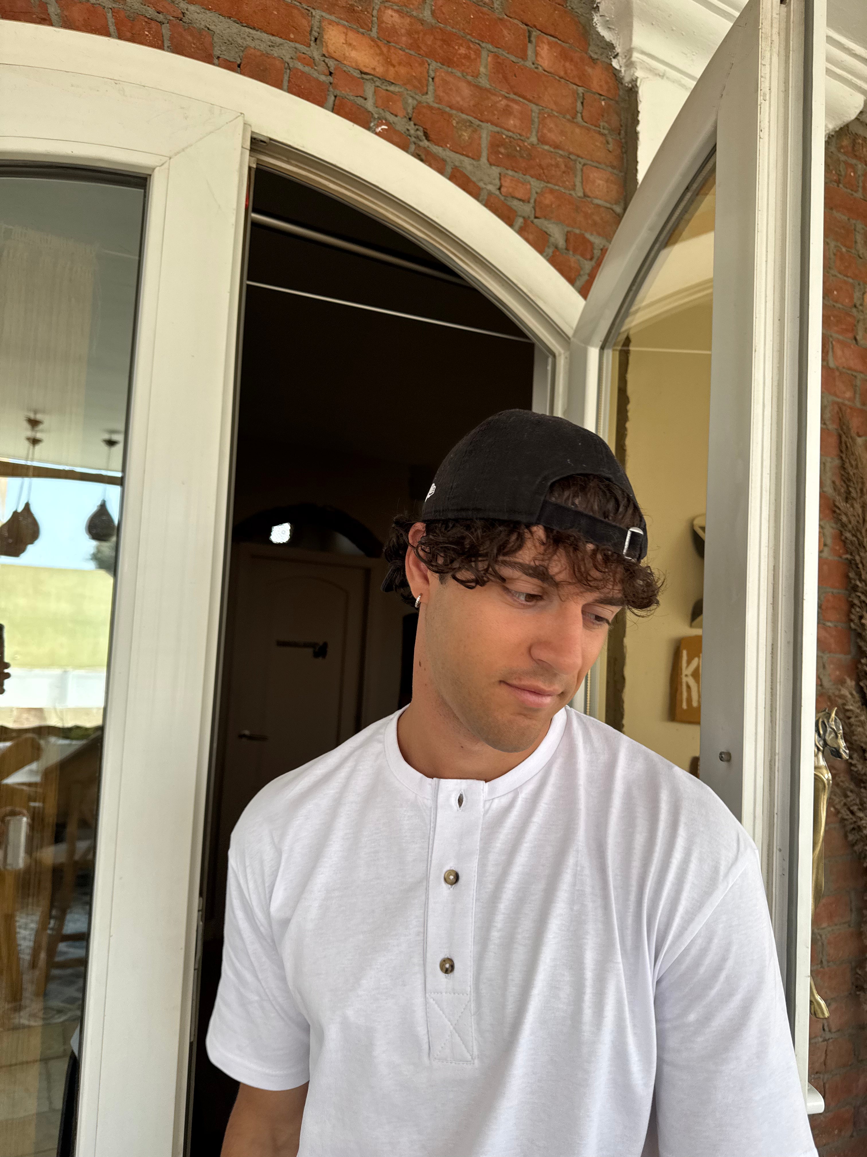 Henley-tee